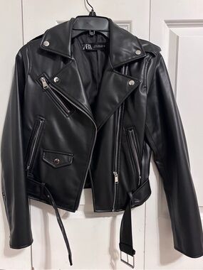ZARA Black Faux Leather Moto Biker Jacket w Silver Hardware XS – Like New